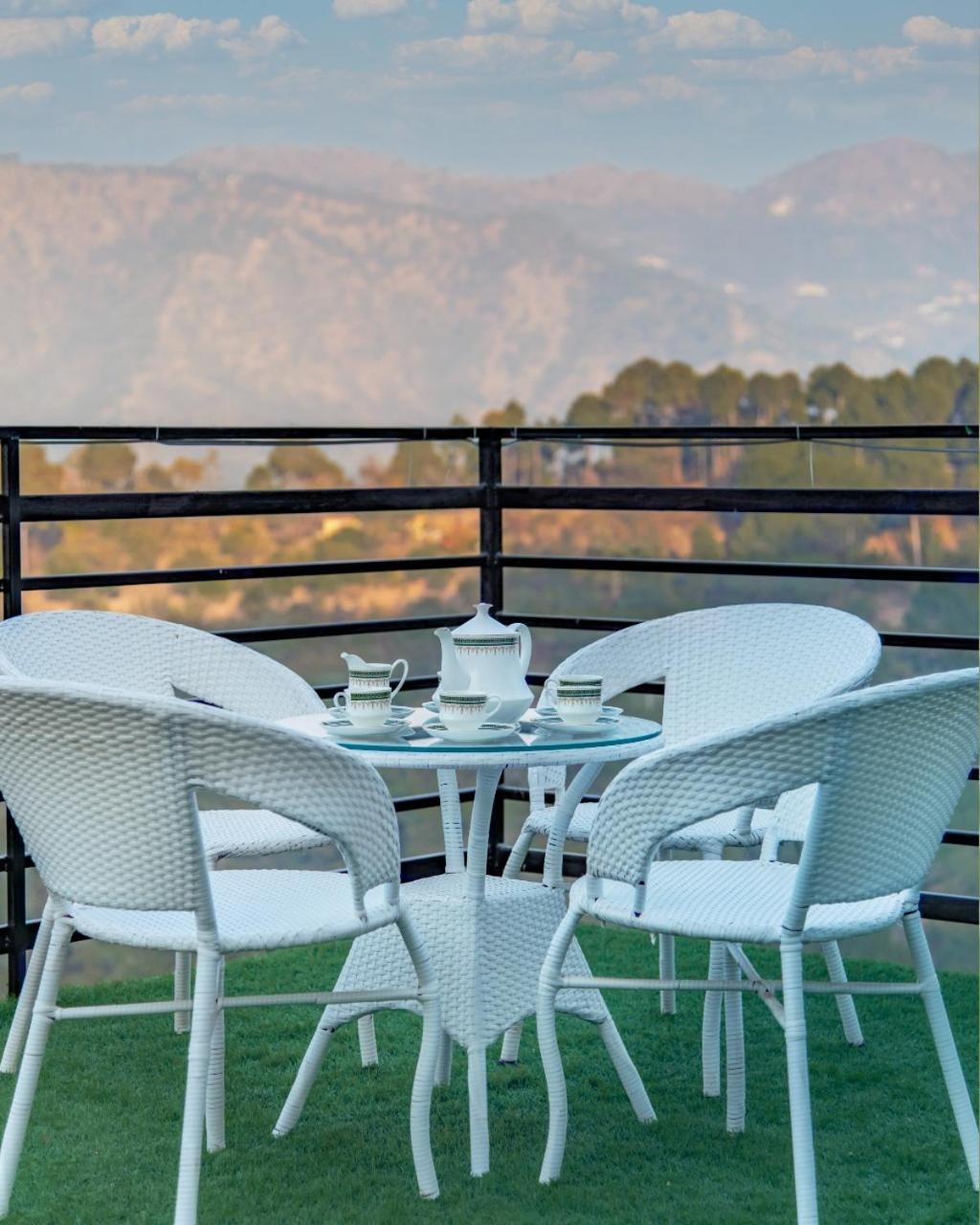 Mystic Kasauli I Pvt Balcony I Peacefull Area I Serviced Apt I By Exotic Stays Bagian luar foto